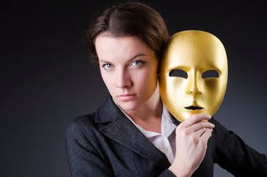 Лажниот авторитет зад маската на „професионализмот“